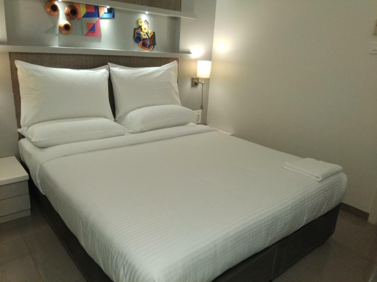 Hotel Atharv Top Rated Business Hotel In Kolhapur Exteriör bild